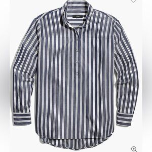 J. CREW Women’s top Casual Button Down Shirt size 6 blue and white striped euc